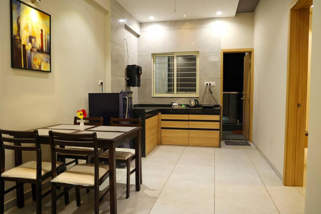 'Sumadhu Homes 301 ' โกลฮาปูร์ ภายนอก รูปภาพ